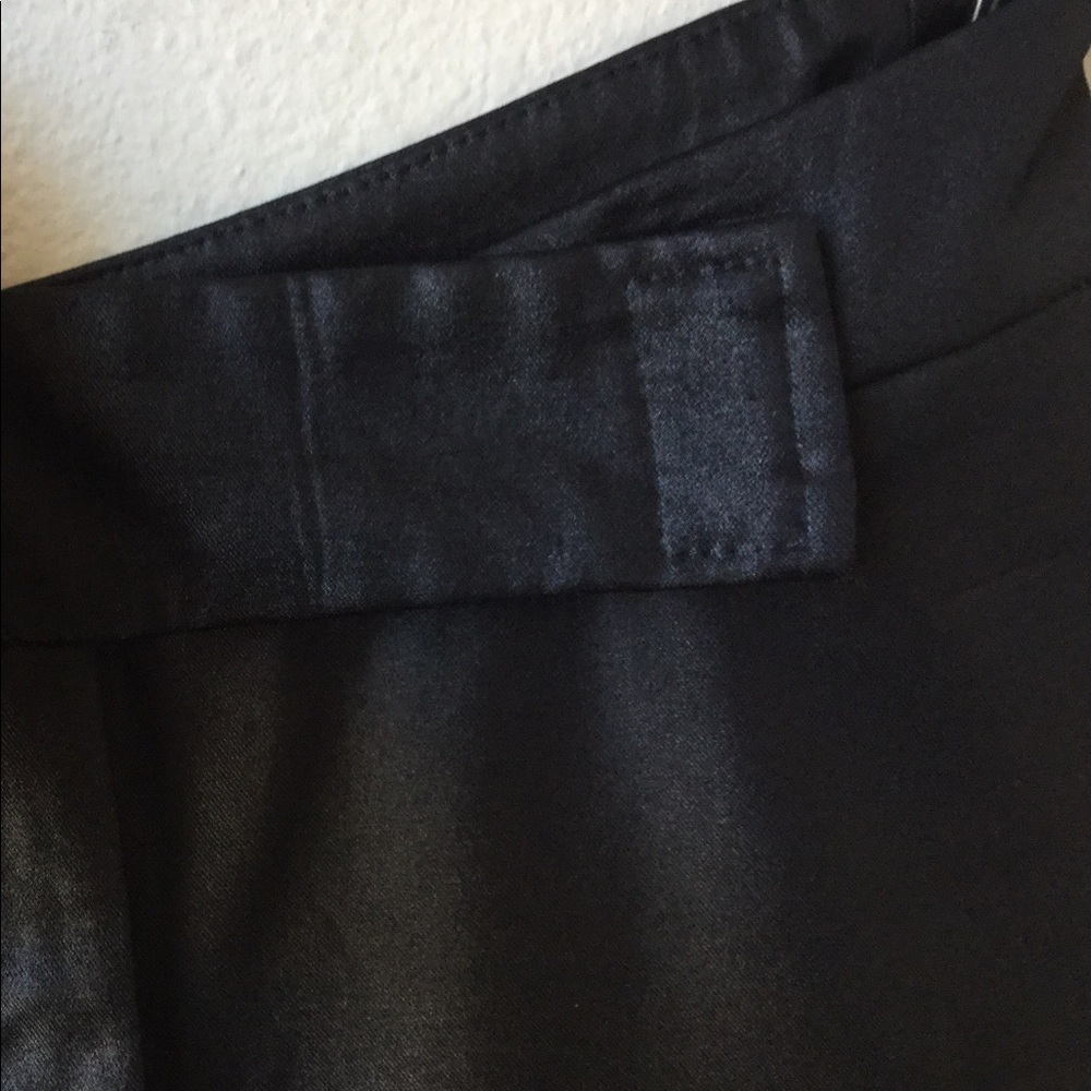 Shiny Cropped Pants - Picture 4 of 6